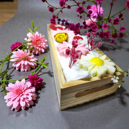 bouquet with wooden tray 