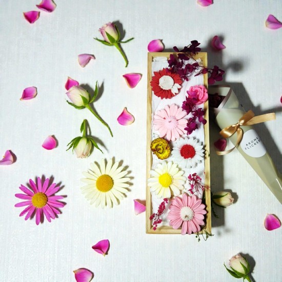 bouquet with wooden tray 